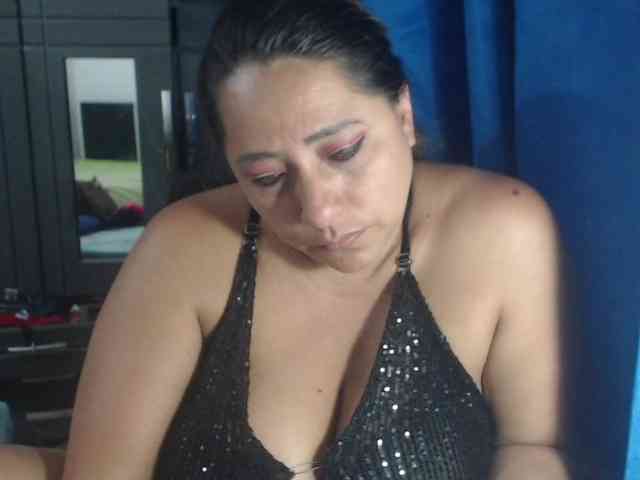 adrianamilf44 webcam