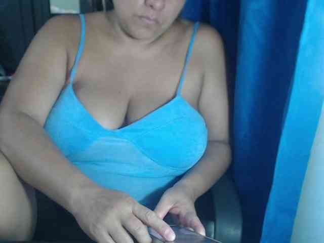 adrianamilf44 webcam