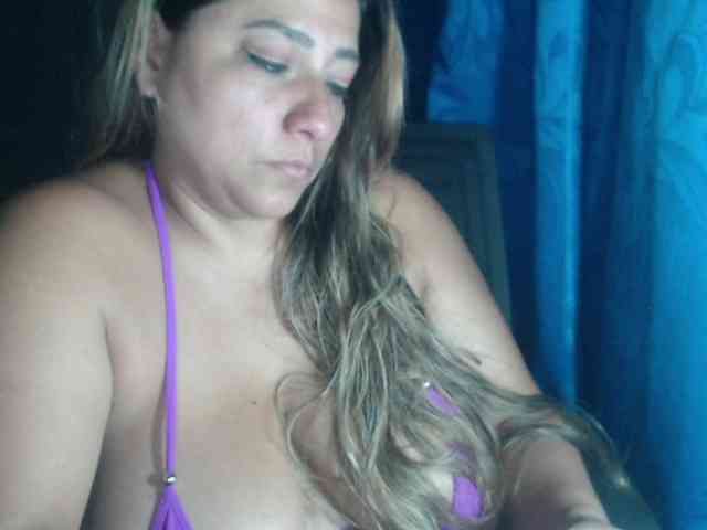 adrianamilf44 webcam