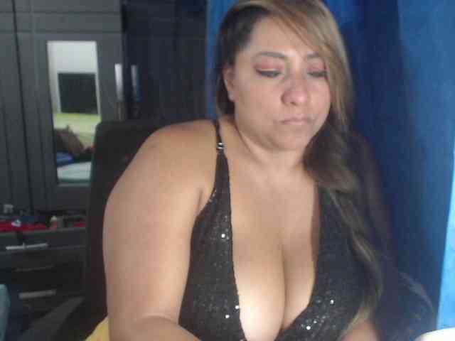 adrianamilf44 webcam