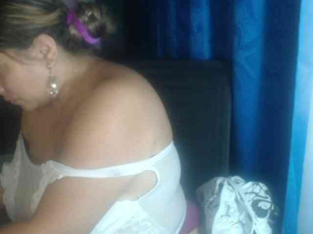 adrianamilf44 webcam