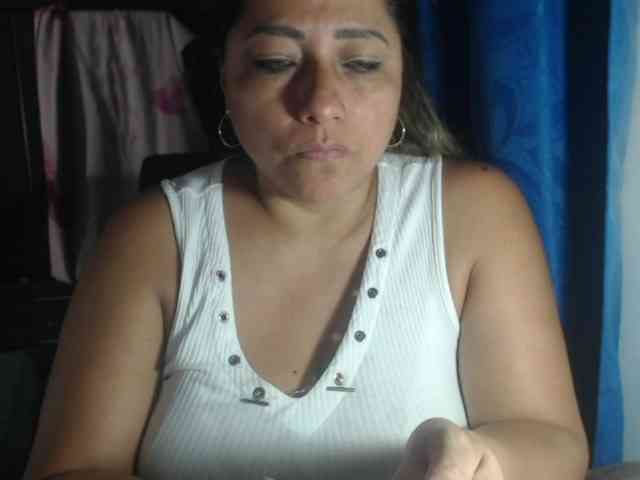 adrianamilf44 webcam