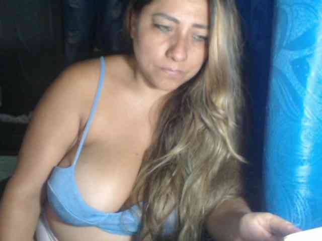 adrianamilf44 webcam