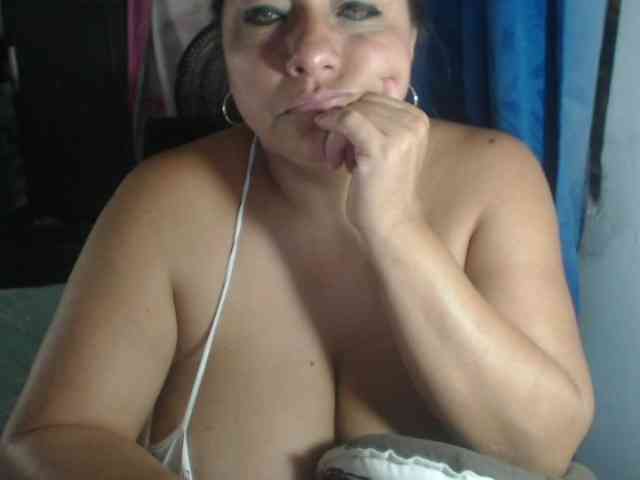 adrianamilf44 webcam