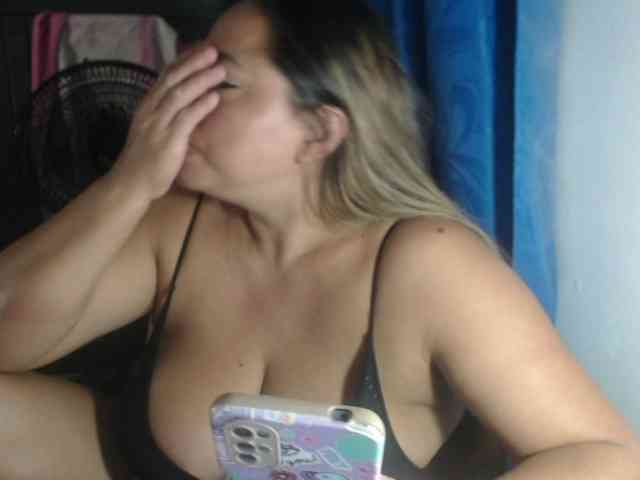 adrianamilf44 webcam