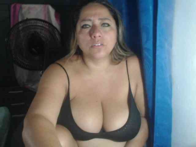 adrianamilf44 webcam