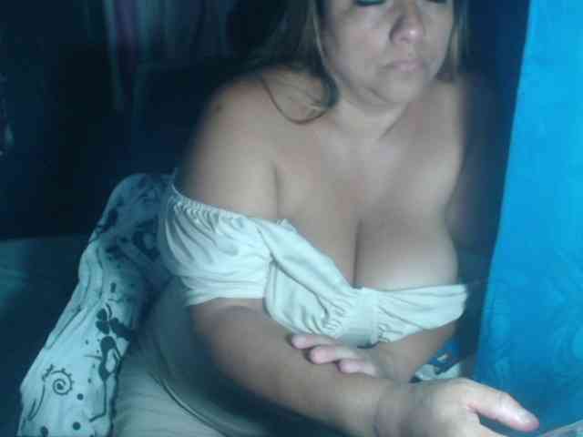 adrianamilf44 webcam