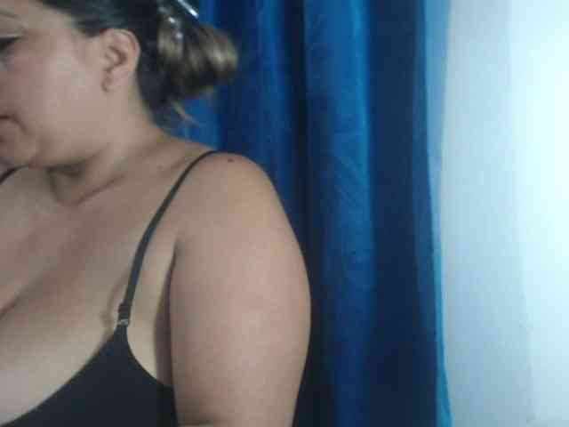 adrianamilf44 webcam