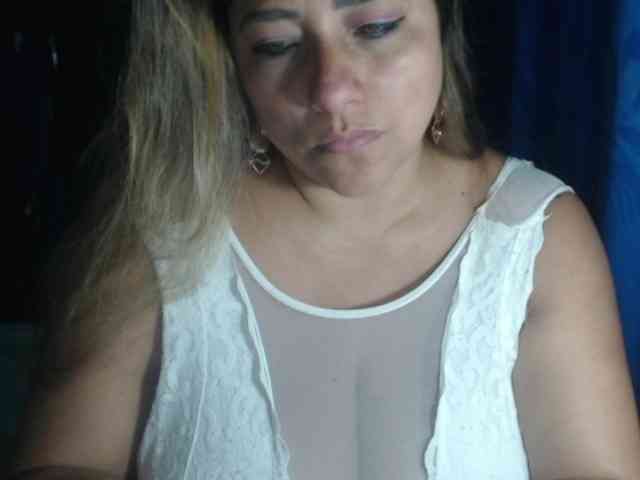 adrianamilf44 webcam