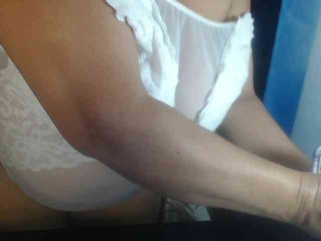 adrianamilf44 webcam