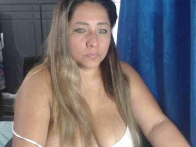 adrianamilf44 webcam