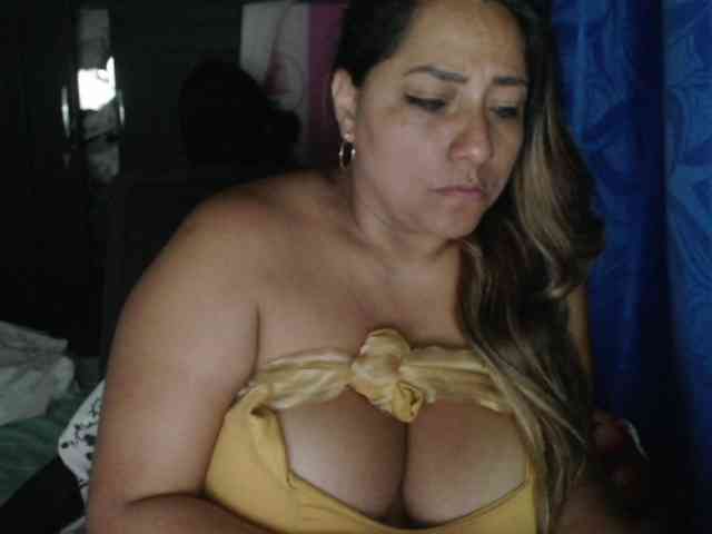 adrianamilf44 webcam