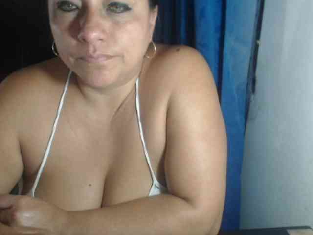 adrianamilf44 webcam