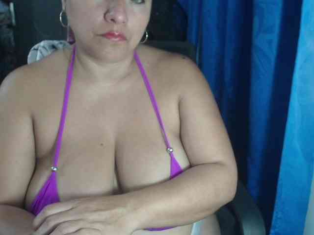 adrianamilf44 webcam