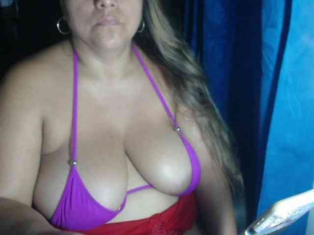 adrianamilf44 webcam