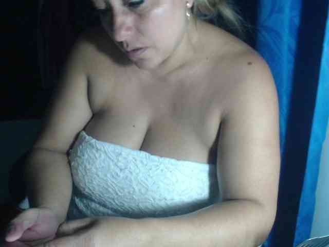 adrianamilf44 webcam