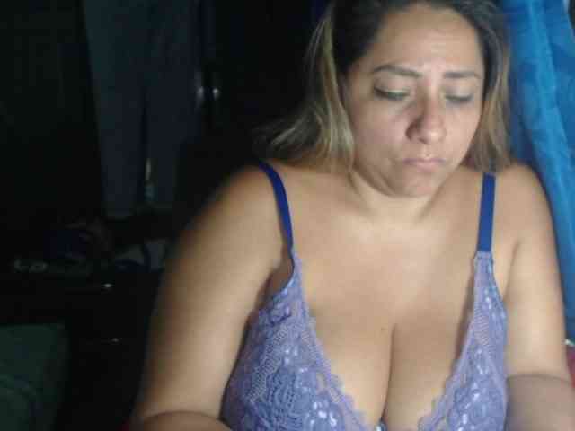 adrianamilf44 webcam
