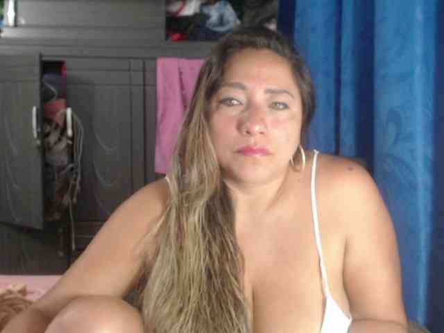 adrianamilf44 webcam