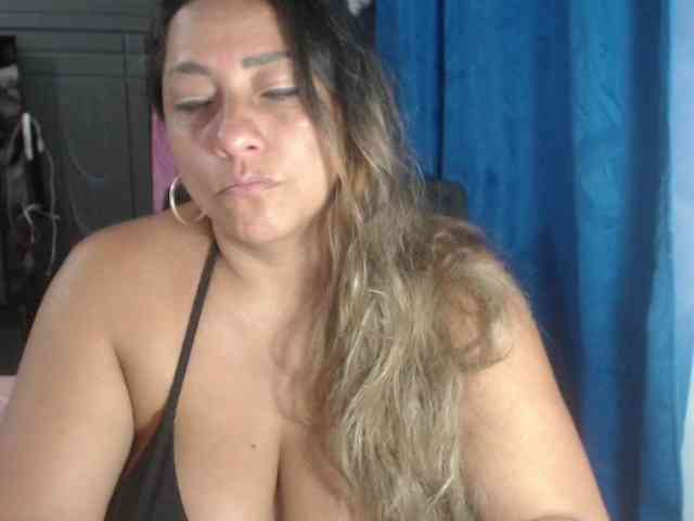 adrianamilf44 webcam