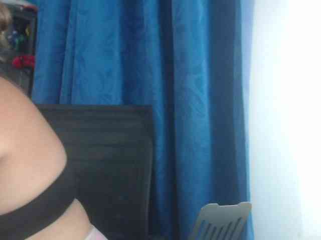 adrianamilf44 webcam