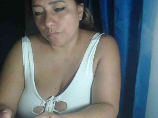 adrianamilf44 webcam