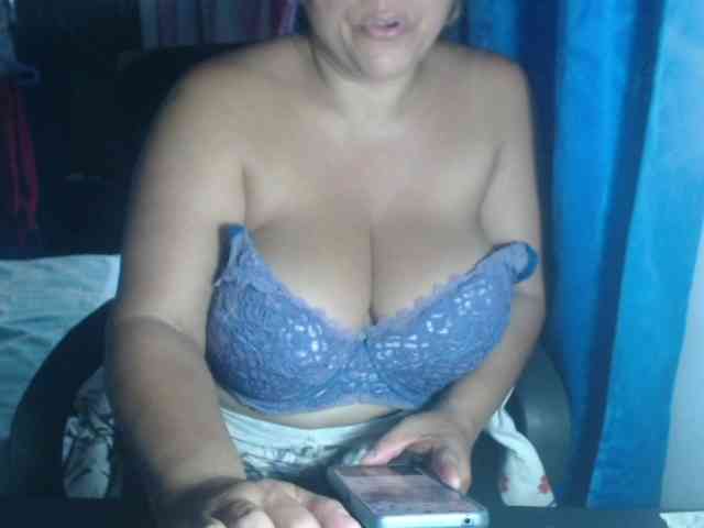 adrianamilf44 webcam