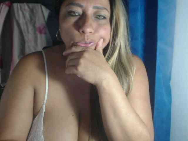 adrianamilf44 webcam