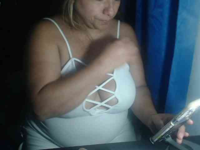 adrianamilf44 webcam