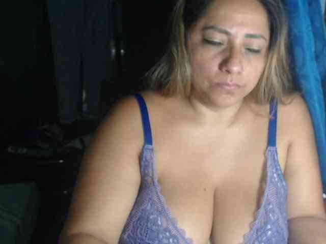 adrianamilf44 webcam