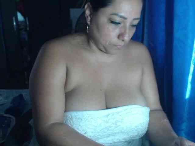 adrianamilf44 webcam