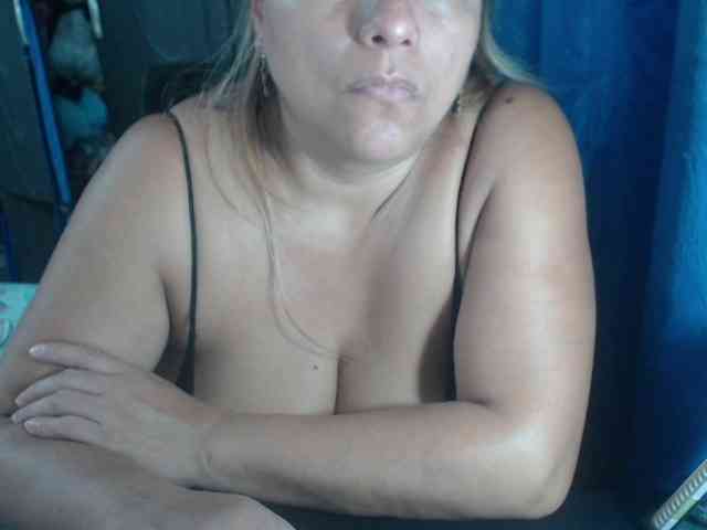 adrianamilf44 webcam