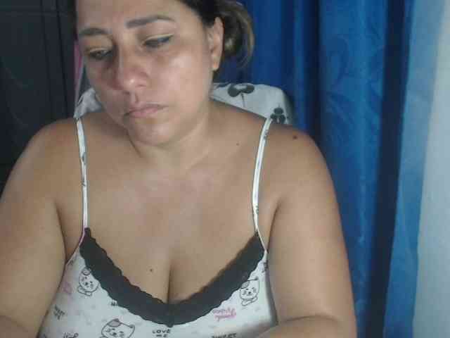 adrianamilf44 webcam