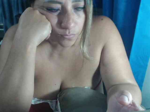adrianamilf44 webcam