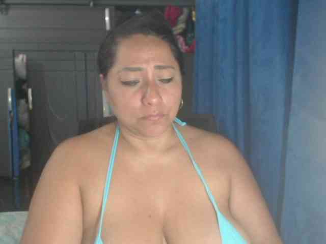 adrianamilf44 webcam