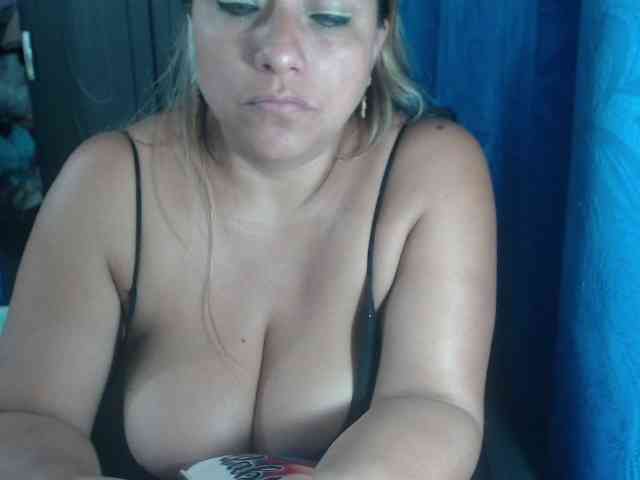 adrianamilf44 webcam