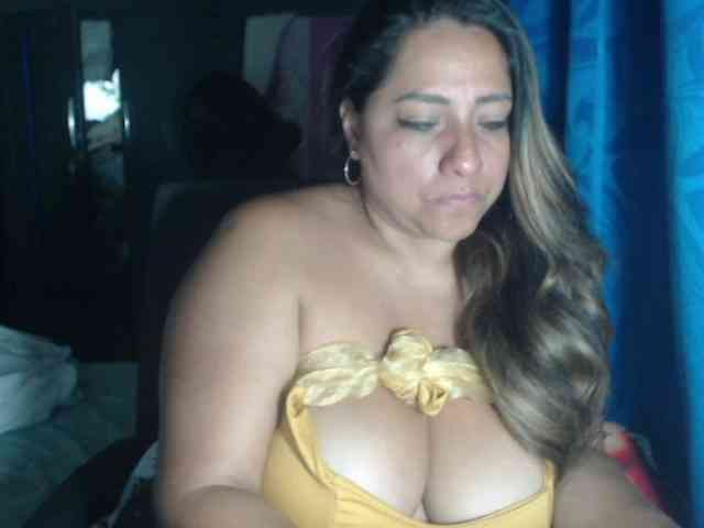 adrianamilf44 webcam