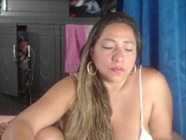 adrianamilf44 webcam