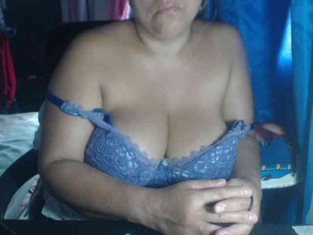 adrianamilf44 webcam