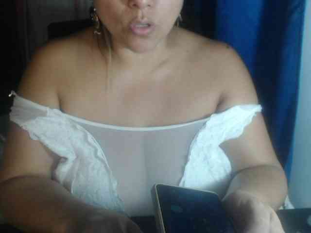 adrianamilf44 webcam