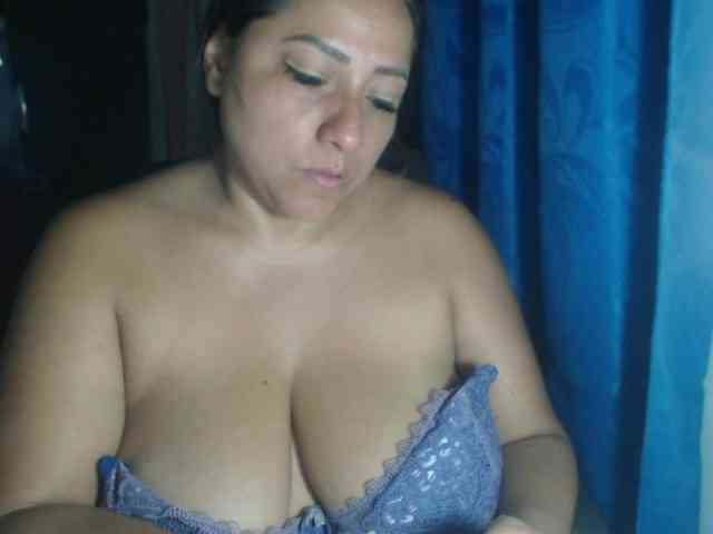 adrianamilf44 webcam