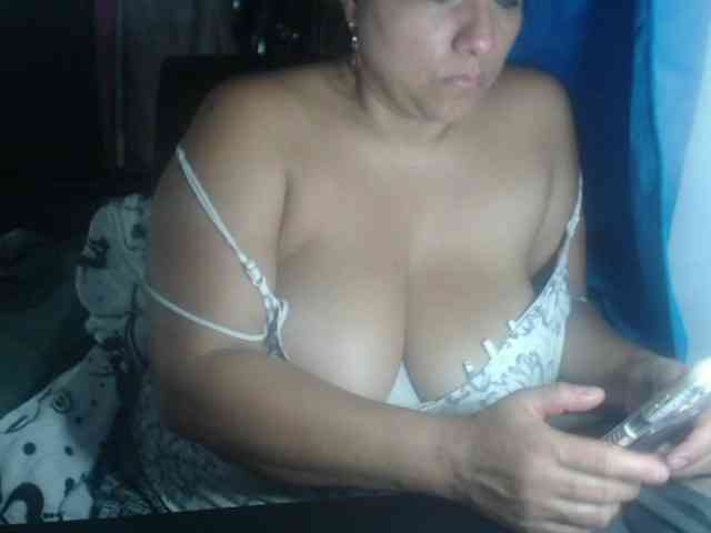 adrianamilf44 webcam