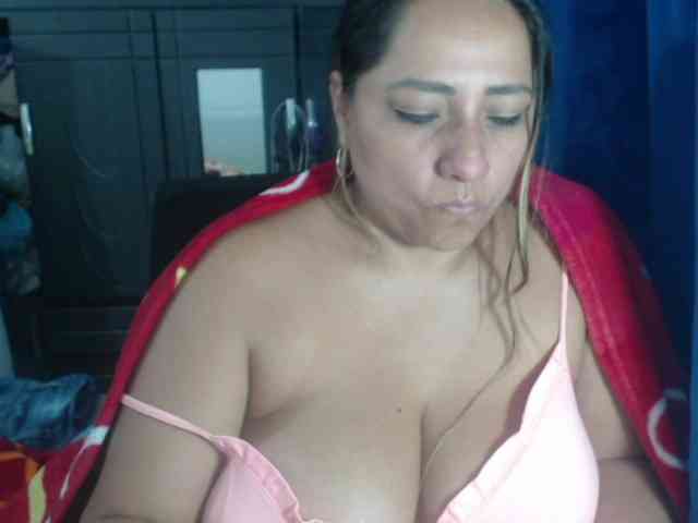 adrianamilf44 webcam