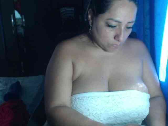 adrianamilf44 webcam
