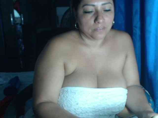 adrianamilf44 webcam