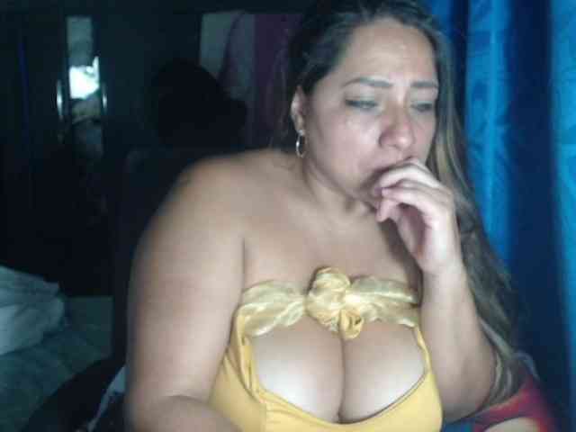 adrianamilf44 webcam