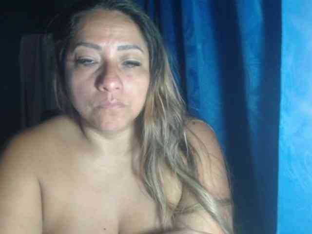 adrianamilf44 webcam