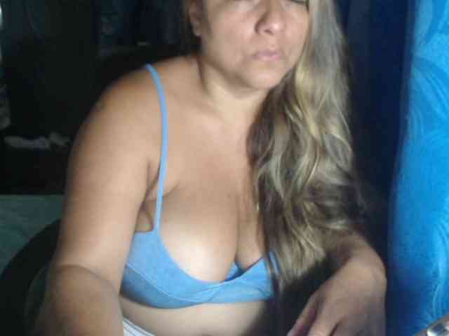 adrianamilf44 webcam