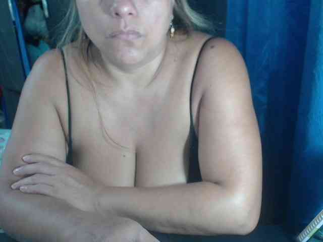 adrianamilf44 webcam