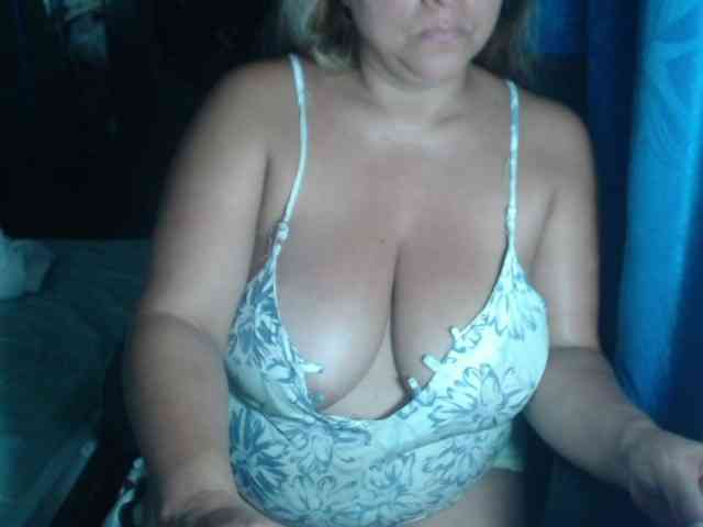 adrianamilf44 webcam