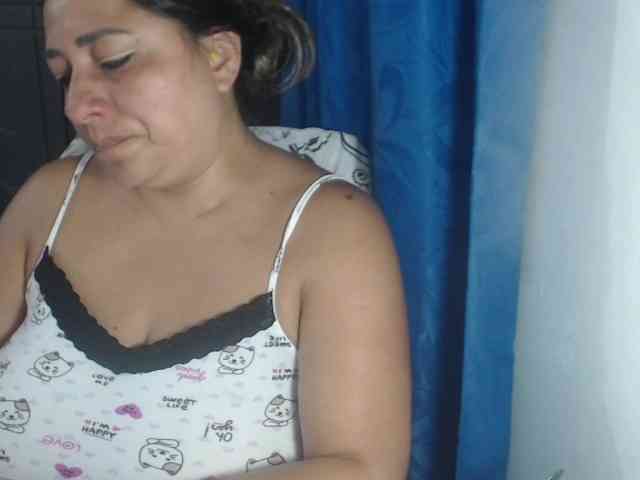 adrianamilf44 webcam